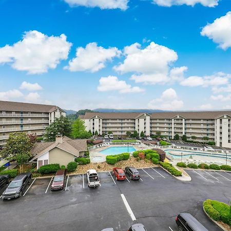 Greenbrier Getaway Whispering Pines 524 Apartment Pigeon Forge Exterior photo