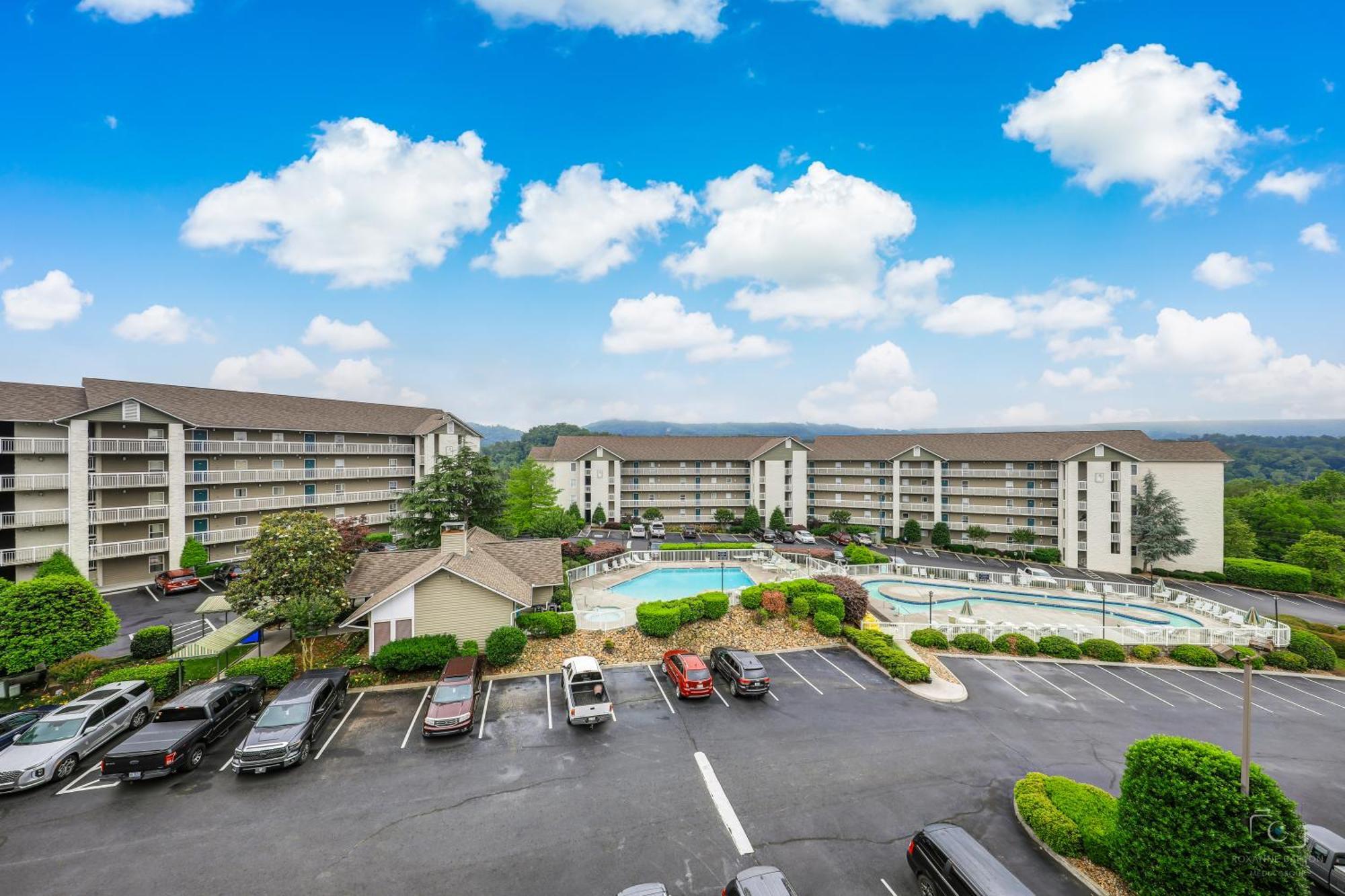 Greenbrier Getaway Whispering Pines 524 Apartment Pigeon Forge Exterior photo